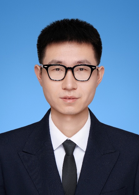 穿西装戴眼镜的男人AI 生成的内容可能不正确。